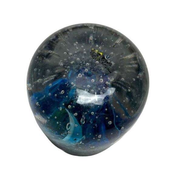 Glass Paperweight Ocean Aquarium Scene with Fish - Picture 4 of 4